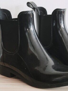 J.CREW Chelsea Rain Boots Black Waterproof Patent Rubber Shoes Women's sz 8
